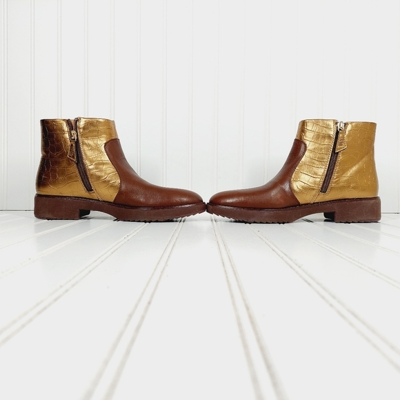 NEW FitFlop Women's Mara Brown Gold Leather Side Zipper Slip On Ankle Boots I804 - Picture 7 of 13